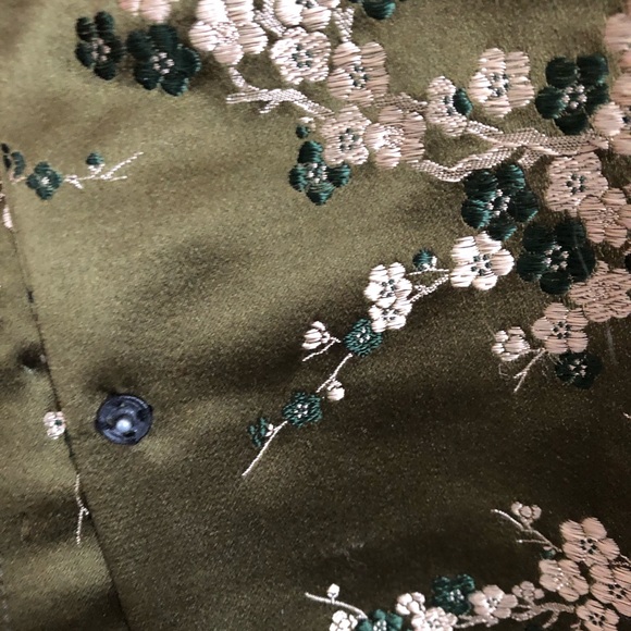 Beautiful dress jacket - Picture 3 of 12